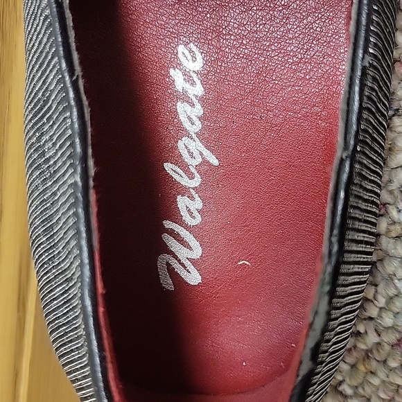 Walgate Men's Black and Silver Slip-On Shoes, Sz 11. - Picture 7 of 9